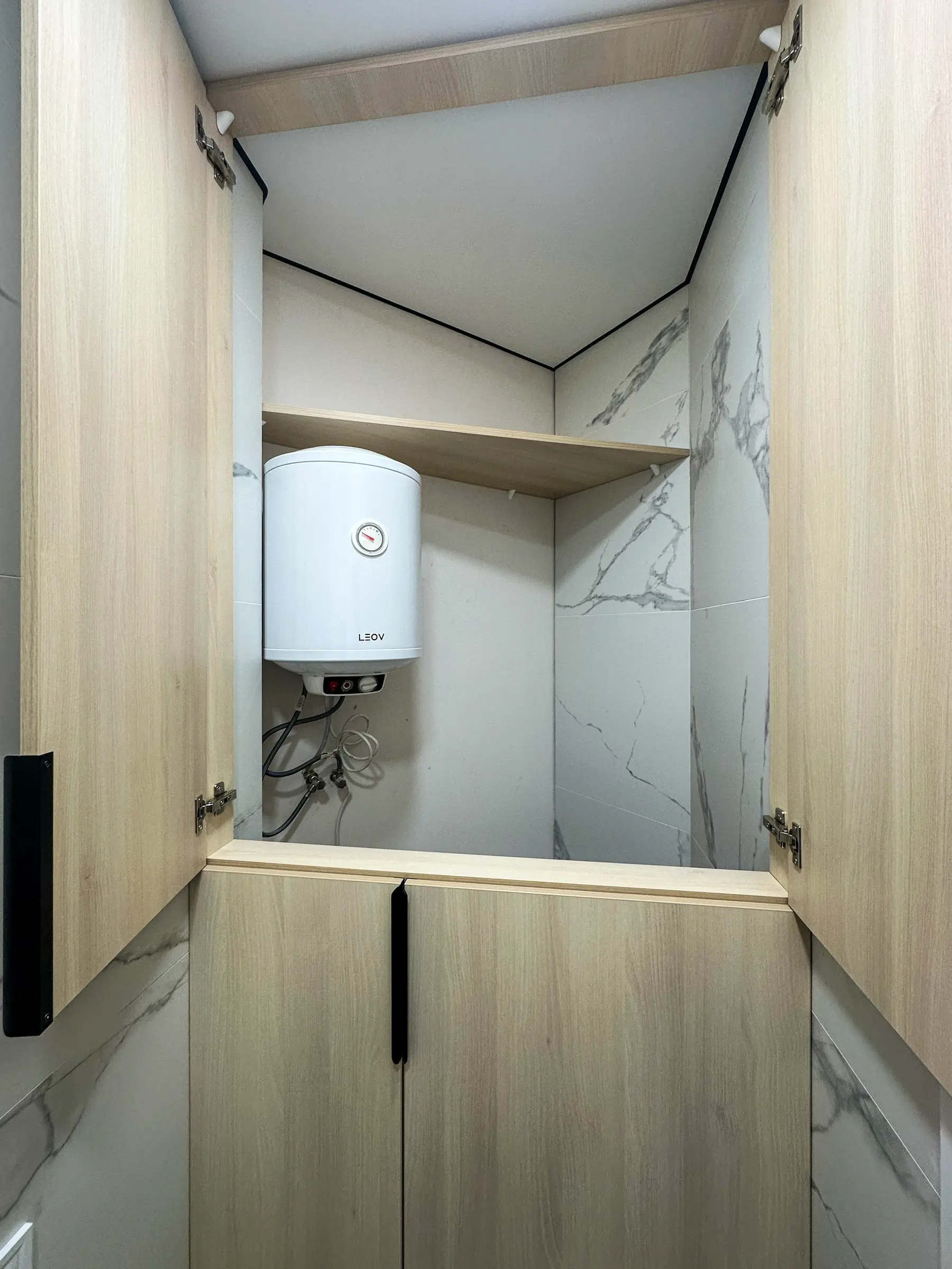 Bathroom: built-in wardrobe with light wood-effect cabinet fronts and a LEOV boiler inside