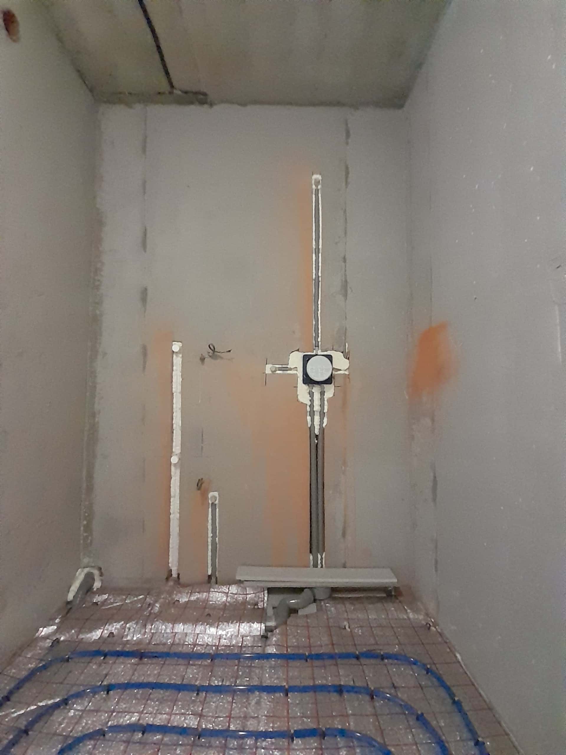 Clean concealed PPR pipework chased into the wall with a central junction